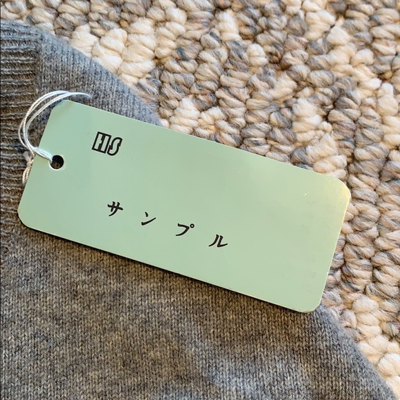 Off the shoulder gray sweater (from Japan?) - Picture 3 of 4